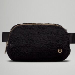 Lululemon Sherpa Belt Bag